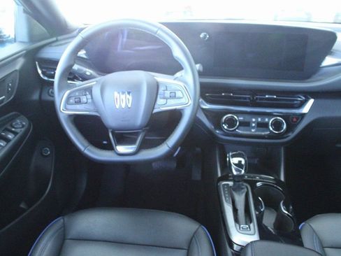 Used 2025 Buick Envista Sport Touring w/ Convenience II Package image 2