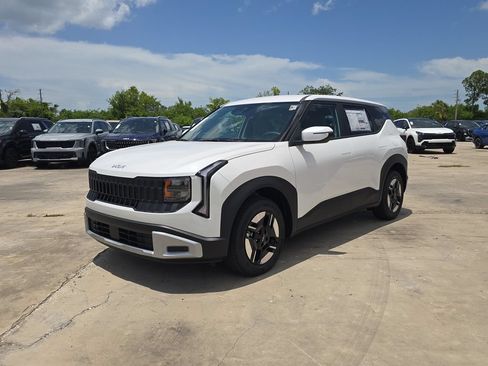New 2027 Kia Seltos LX FWD image 4