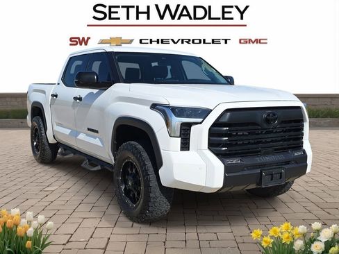 Used 2022 Toyota Tundra SR5 w/ SR5 Convenience Package AWD/4WD image 1
