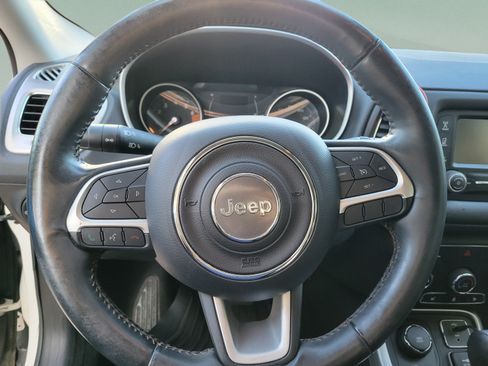Used 2018 Jeep Compass Latitude w/ Cold Weather Group AWD/4WD image 16