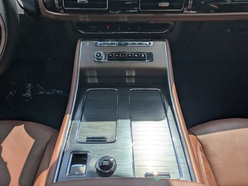 Certified 2025 Lincoln Aviator Reserve RWD image 19