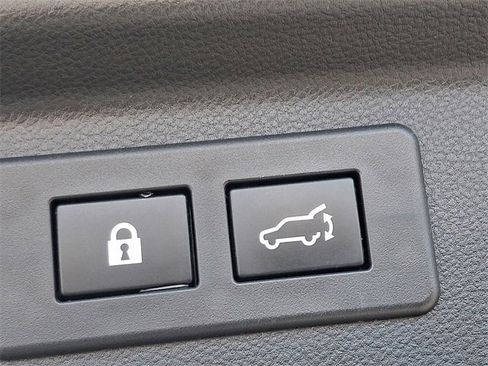 Used 2023 Subaru Forester Limited image 30