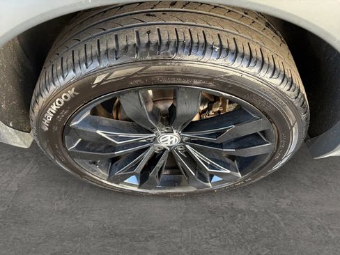 Used 2021 Volkswagen Tiguan SE R-Line w/ 3rd Row Seat Package image 37