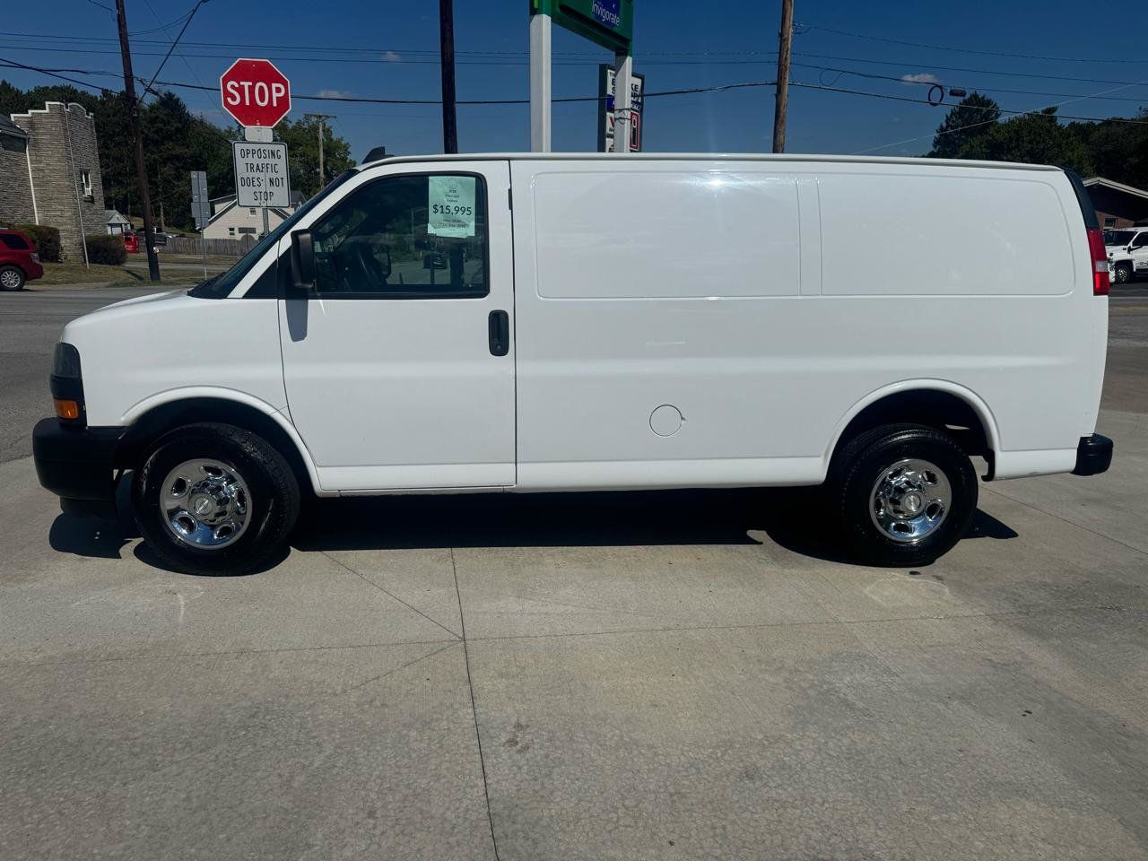 Used 2018 Chevrolet Express 2500 RWD image 2