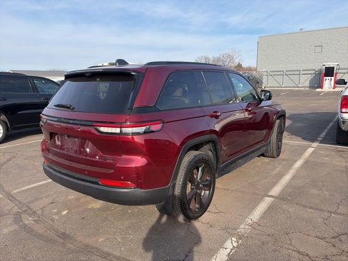 Used 2024 Jeep Grand Cherokee Limited w/ Luxury Tech Group II image 6