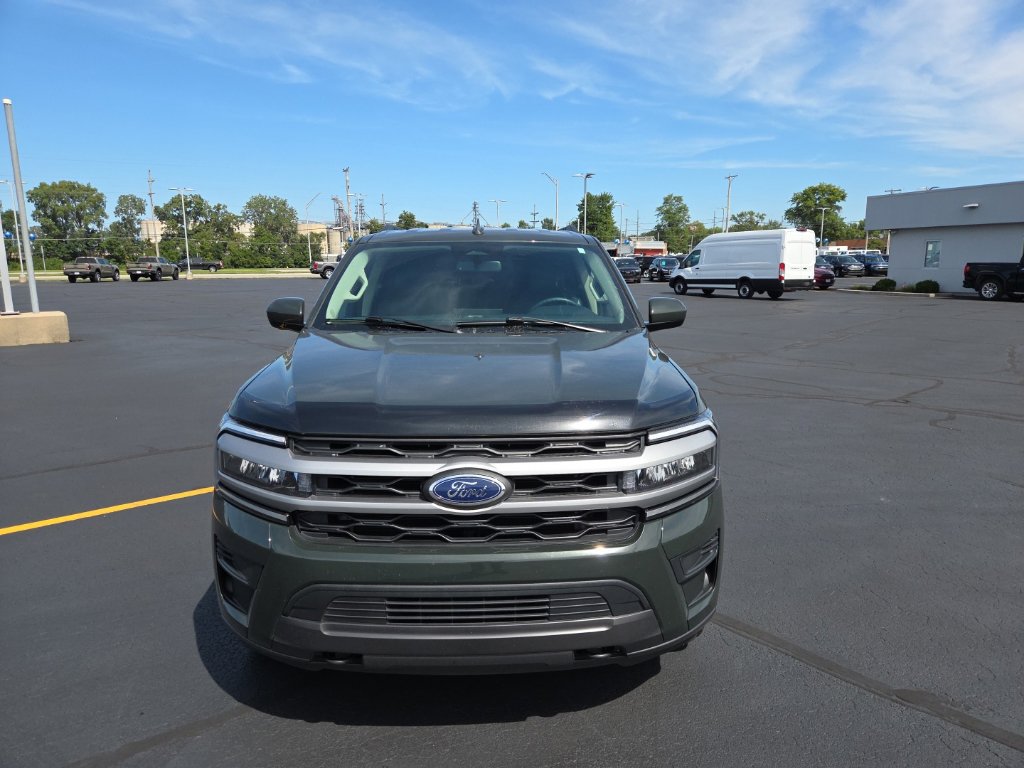 Used 2022 Ford Expedition Max XLT AWD/4WD image 3