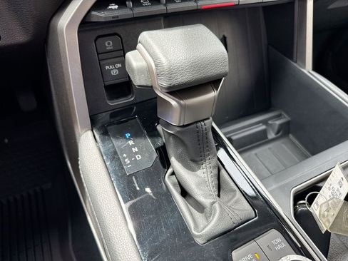 Used 2024 Toyota Tundra Limited AWD/4WD image 17