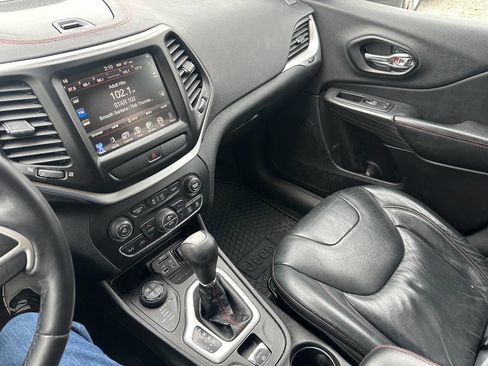Used 2016 Jeep Cherokee Trailhawk w/ Comfort/Convenience Group AWD/4WD image 20