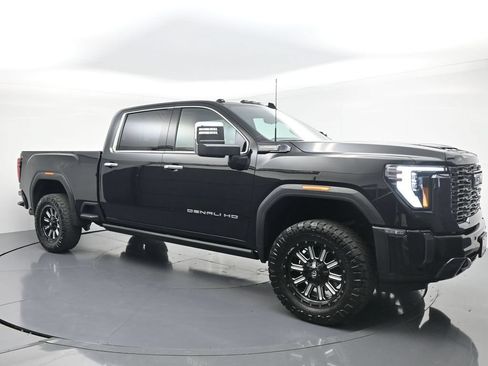Used 2024 GMC Sierra 3500 Denali Ultimate AWD/4WD image 7