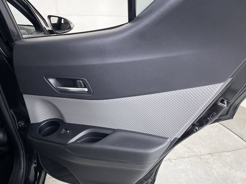 Used 2019 Toyota C-HR XLE FWD image 21