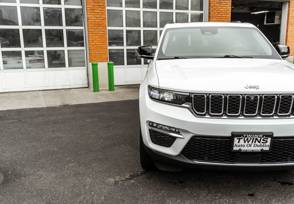 Used 2022 Jeep Grand Cherokee Limited 4xe w/ Luxury Tech Group II AWD/4WD image 36