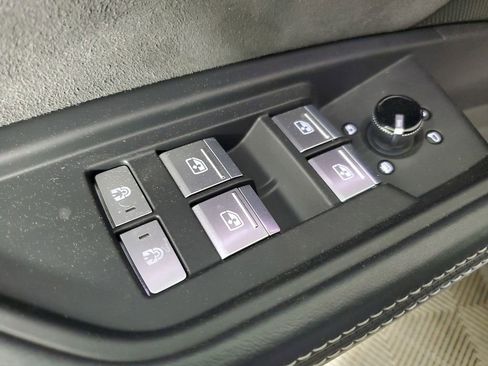 Used 2022 Audi e-tron S Premium Plus image 19