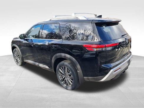 New 2025 Nissan Pathfinder SL w/ SL Premium Package image 3