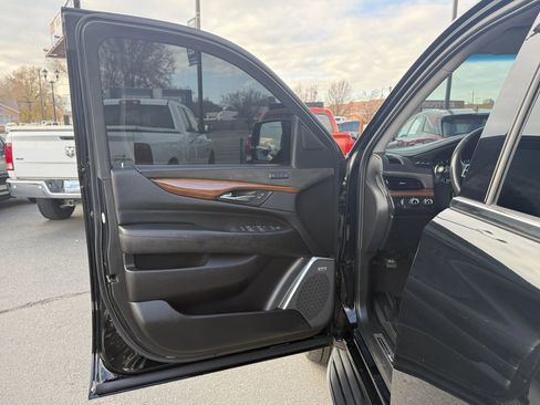Used 2019 Cadillac Escalade ESV Luxury image 11