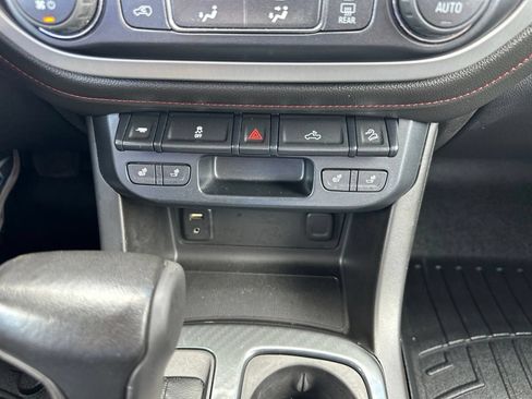 Used 2015 GMC Canyon SLE w/ All-Terrain Package AWD/4WD image 5