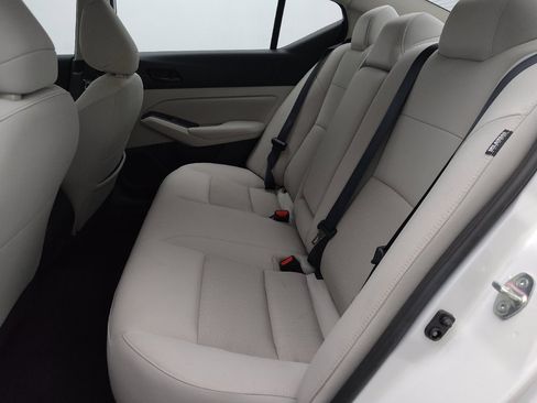 Used 2024 Nissan Altima 2.5 SV FWD image 18