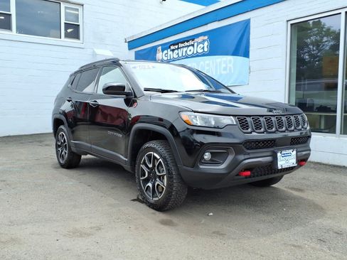 Used 2024 Jeep Compass Trailhawk AWD/4WD image 1