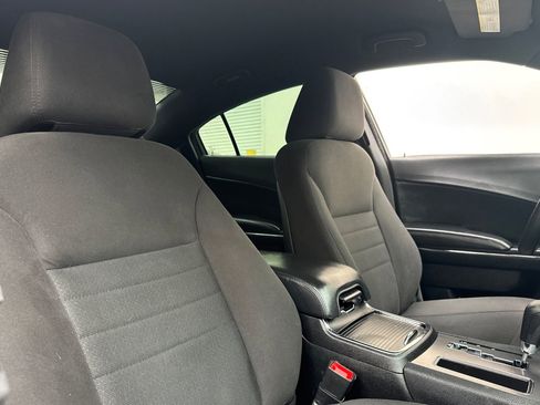 Used 2014 Dodge Charger SE image 29