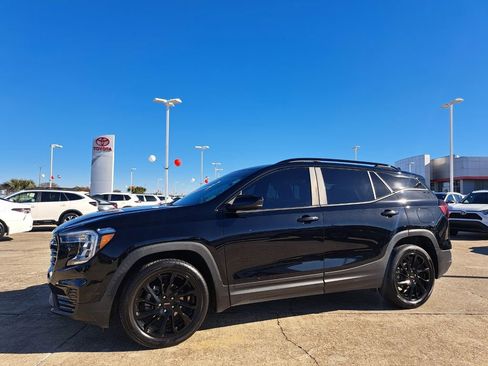 Used 2023 GMC Terrain SLE w/ Driver Convenience Package image 9