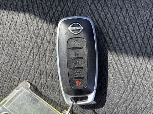 Used 2025 Nissan Rogue SV AWD/4WD image 27