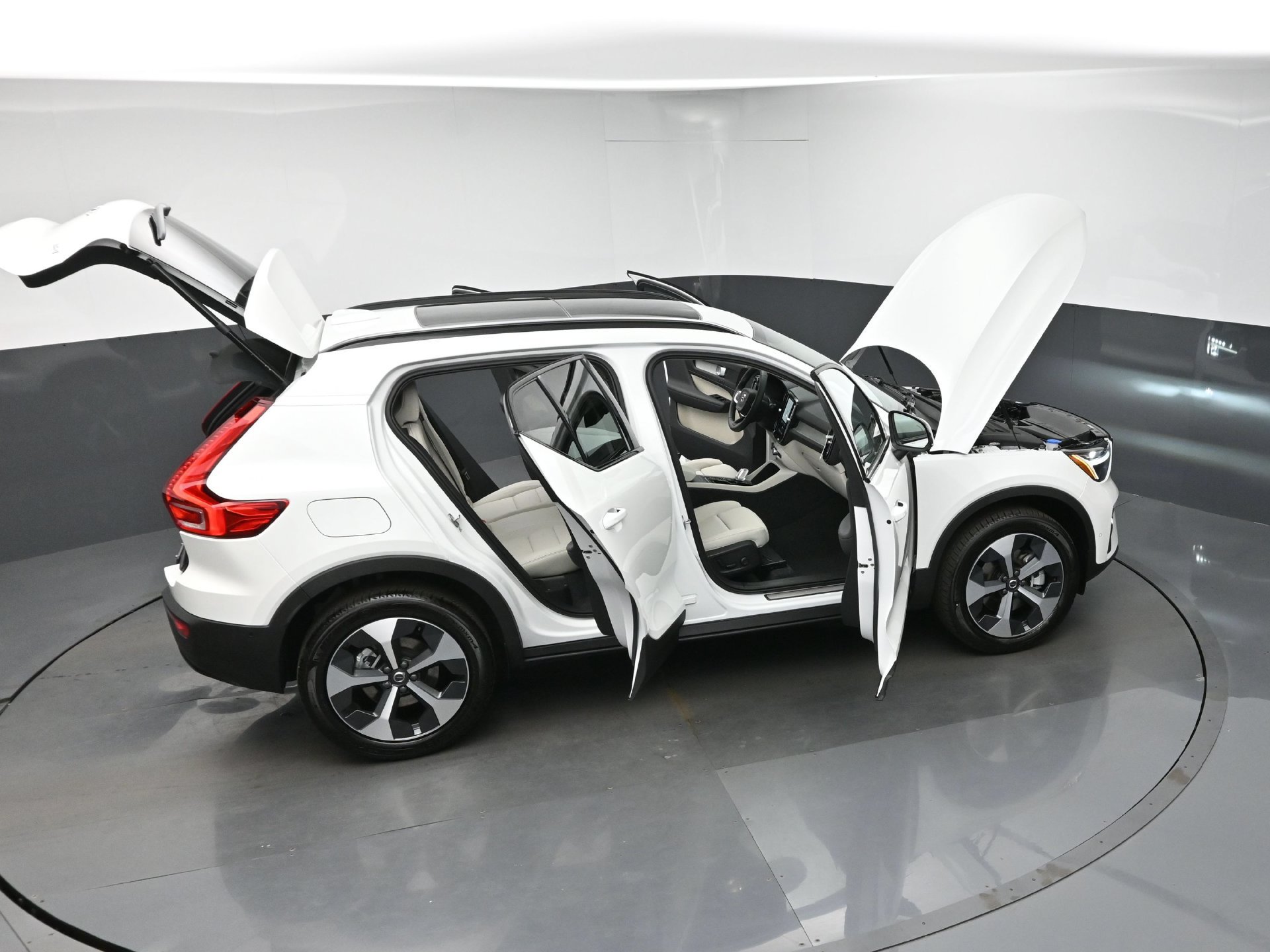New 2026 Volvo XC40 B4 Plus w/ Protection Package Premier FWD image 47