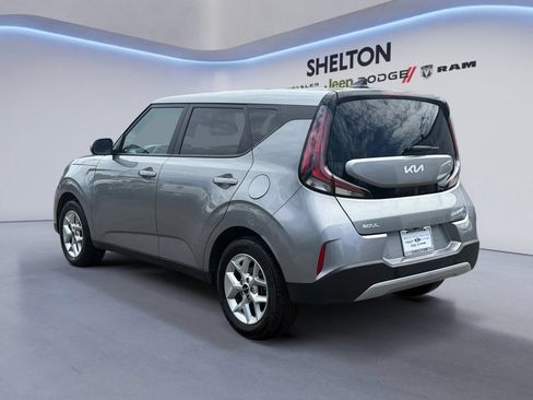 Used 2025 Kia Soul LX w/ LX Technology Package FWD image 4