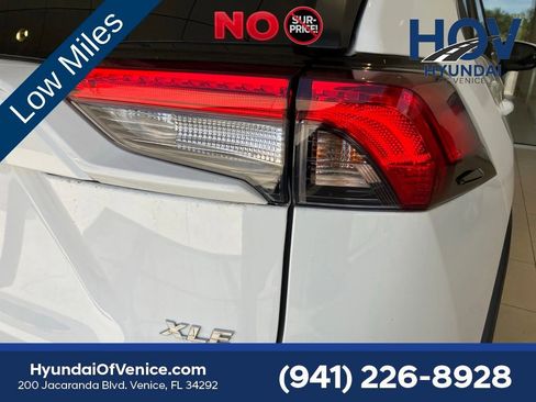 Used 2019 Toyota RAV4 XLE w/ Convenience Package FWD image 8