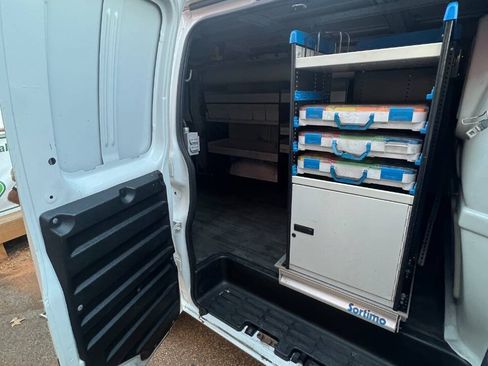 Used 2015 Chevrolet Express 2500 RWD image 18