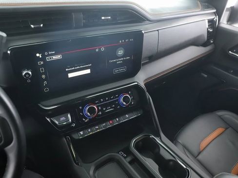 Used 2025 GMC Sierra 2500 AT4 w/ AT4 Premium Plus Package image 28