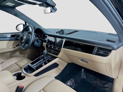 Certified 2026 Porsche Macan image 32