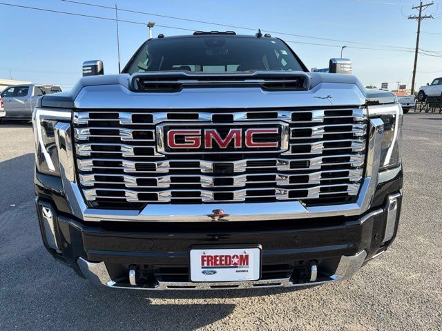 Used 2026 GMC Sierra 2500 Denali w/ Technology Package AWD/4WD image 3