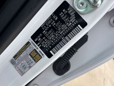 Used 2025 Kia Sportage LX FWD image 28