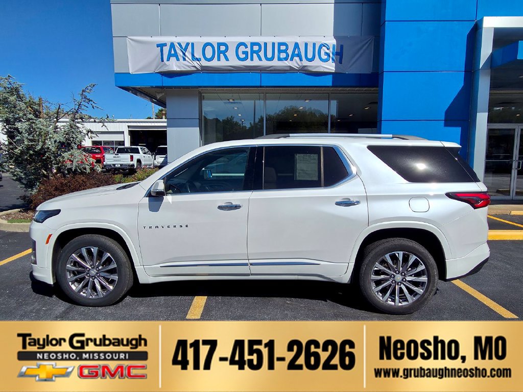 Used 2023 Chevrolet Traverse Premier FWD image 1