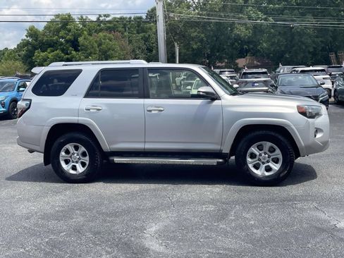 Used 2018 Toyota 4Runner SR5 Premium RWD image 2