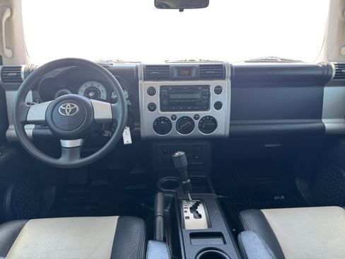 Used 2007 Toyota FJ Cruiser 2WD image 12