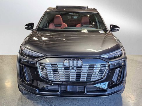 New 2025 Audi SQ6 e-tron Prestige image 8