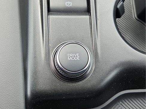 Used 2025 Ford Explorer Active AWD/4WD image 19