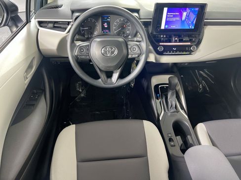 Used 2025 Toyota Corolla LE image 20