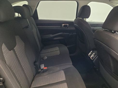 Used 2023 Kia Sorento LX image 19