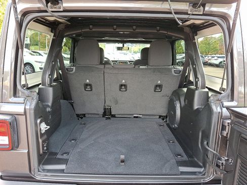 Used 2022 Jeep Wrangler Unlimited Willys image 28