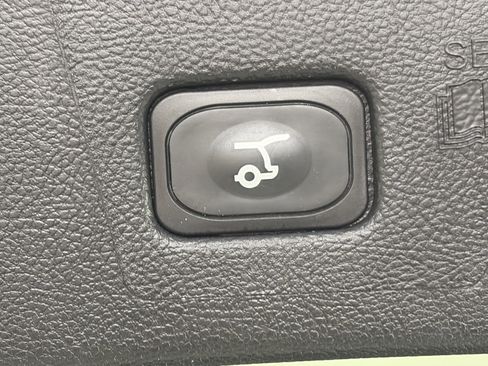 Used 2023 Ford Edge SEL image 18