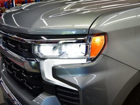 Used 2023 Chevrolet Silverado 1500 LT AWD/4WD image 9