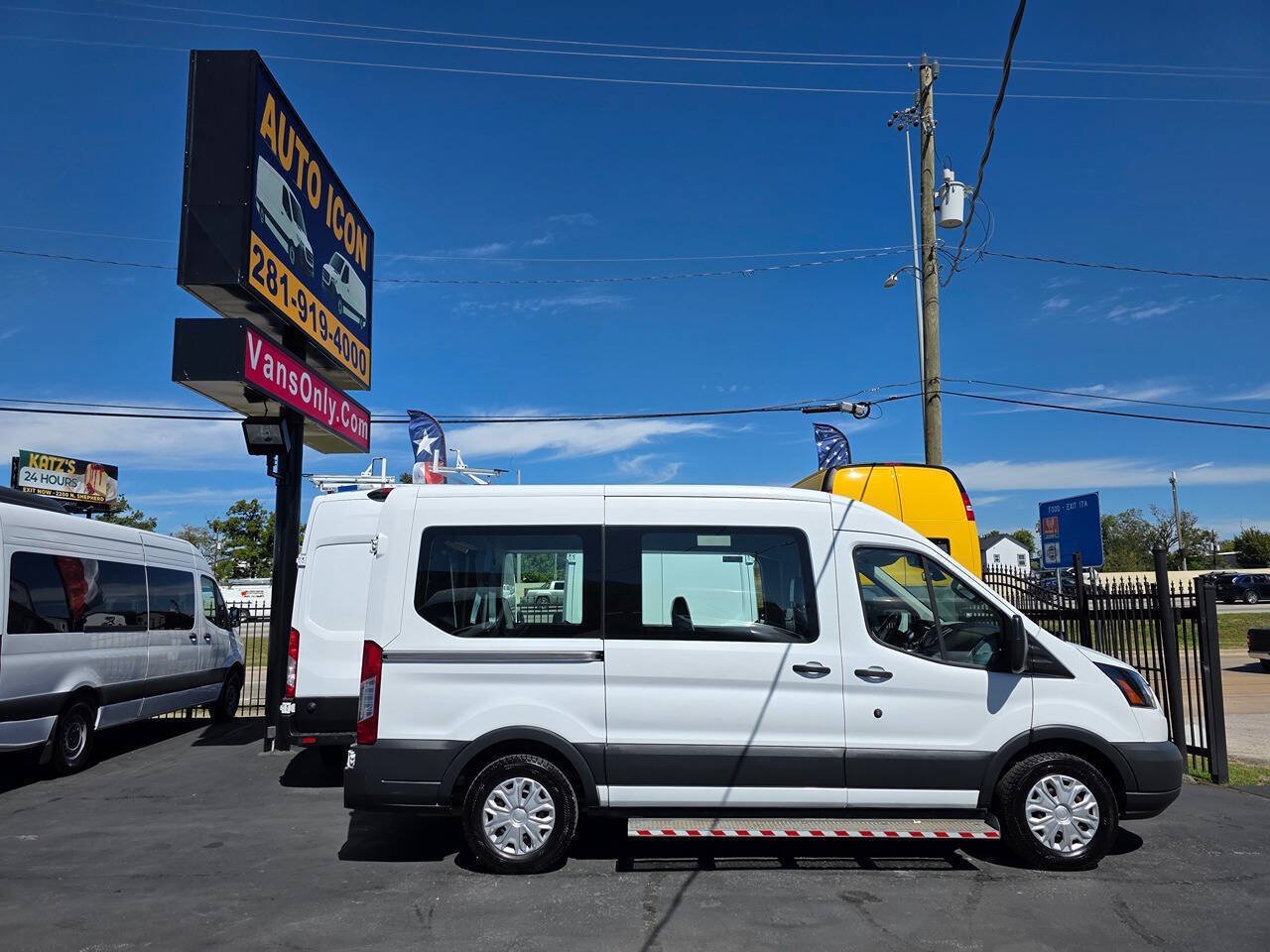Used 2018 Ford Transit 150 XL RWD image 5