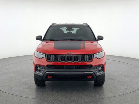 Used 2025 Jeep Compass Trailhawk AWD/4WD image 2