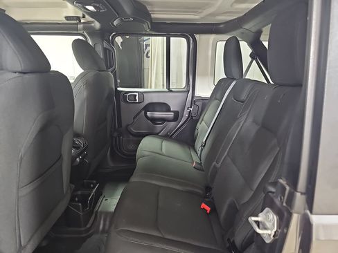 Used 2018 Jeep Wrangler Unlimited Sport S AWD/4WD image 17