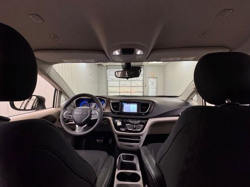 Used 2023 Chrysler Voyager LX FWD image 16