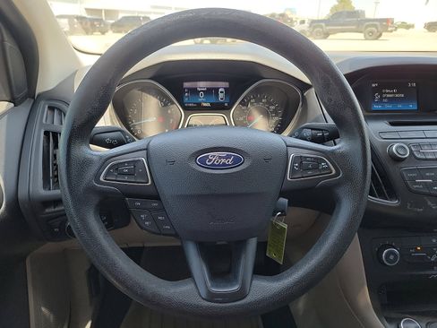 Used 2016 Ford Focus SE FWD image 19