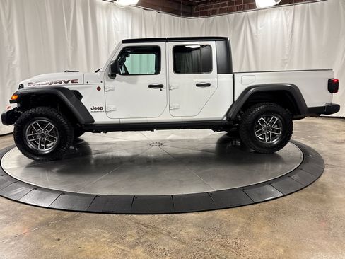 Used 2026 Jeep Gladiator Mojave AWD/4WD image 8