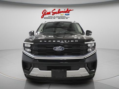 Used 2025 Ford Expedition Platinum w/ Platinum Ultimate Package AWD/4WD image 3