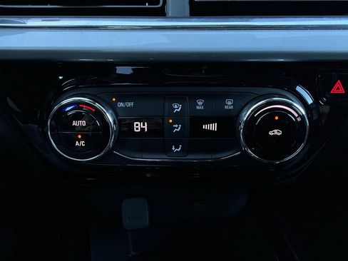 Used 2025 Chevrolet Trax LT image 25